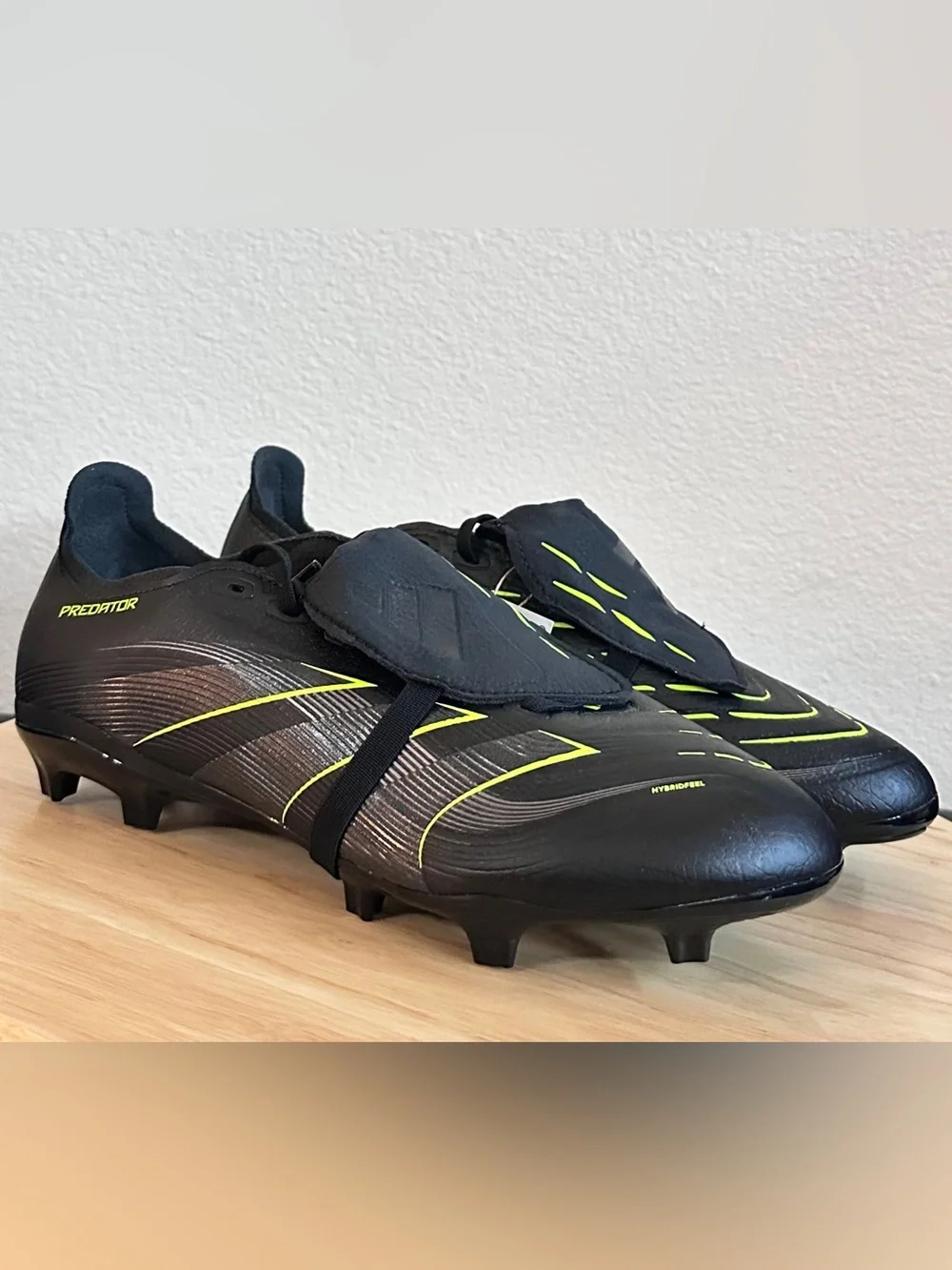 NWT. ADIDAS PREDATOR LEAGUE FT FG/MG Size 8.5